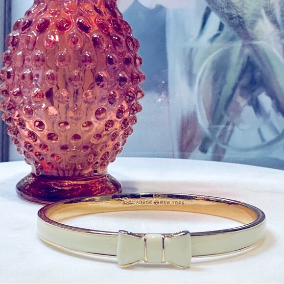 Kate Spade - "Take A Bow" Cream Enameled Bangle Bracelet - Picture 3 of 12